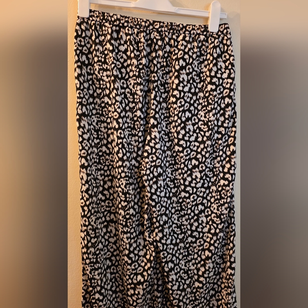Banana Republic Satin Black & White Animal‎ Print Lounge Bottoms (Size Small) - Picture 6 of 10